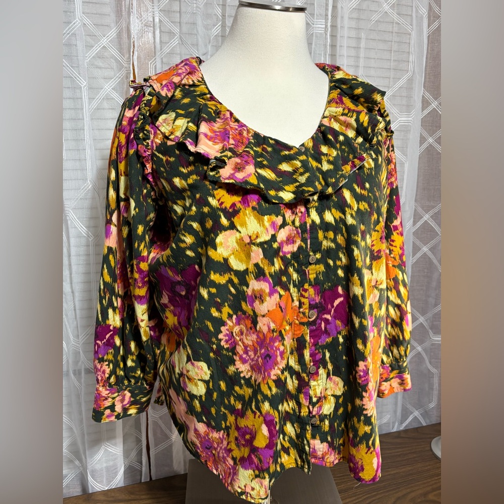 Terra & Sky 2X peasant Floral button front Blouse Ruffle neck& shoulders 28L